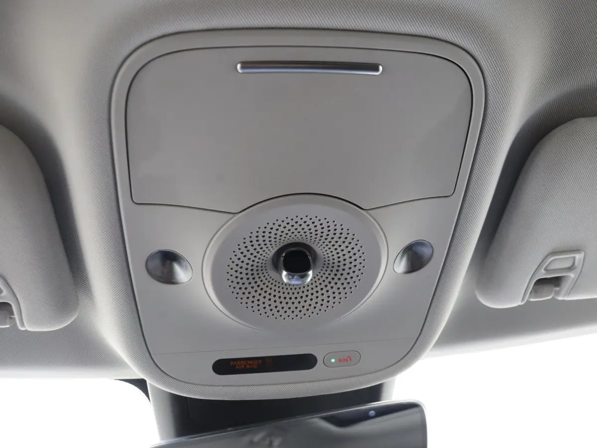 Pro+ / Stoelverwarming / 360Graden-Camera / Elektrisch-verstelbare stoelen / Apple-Android auto  /