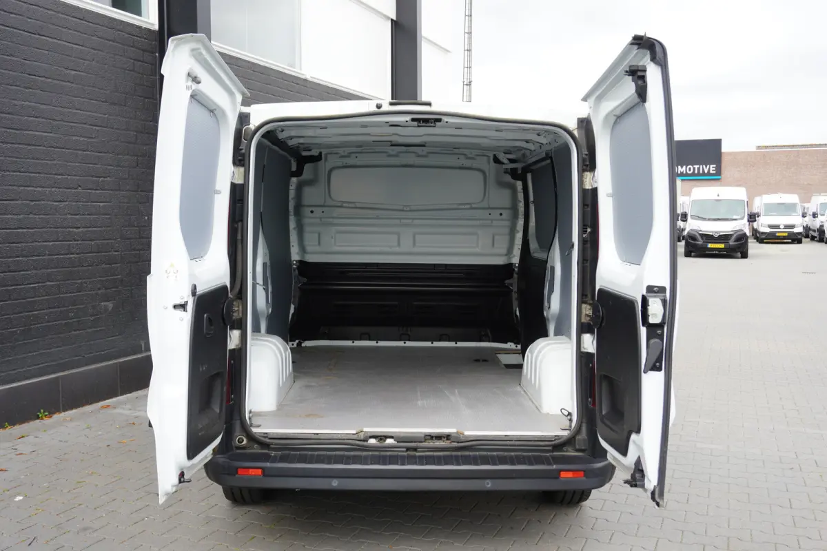 2.0 dCi 130PK EURO 6 - Airco - Navi - Cruise - €15.950,- Excl.