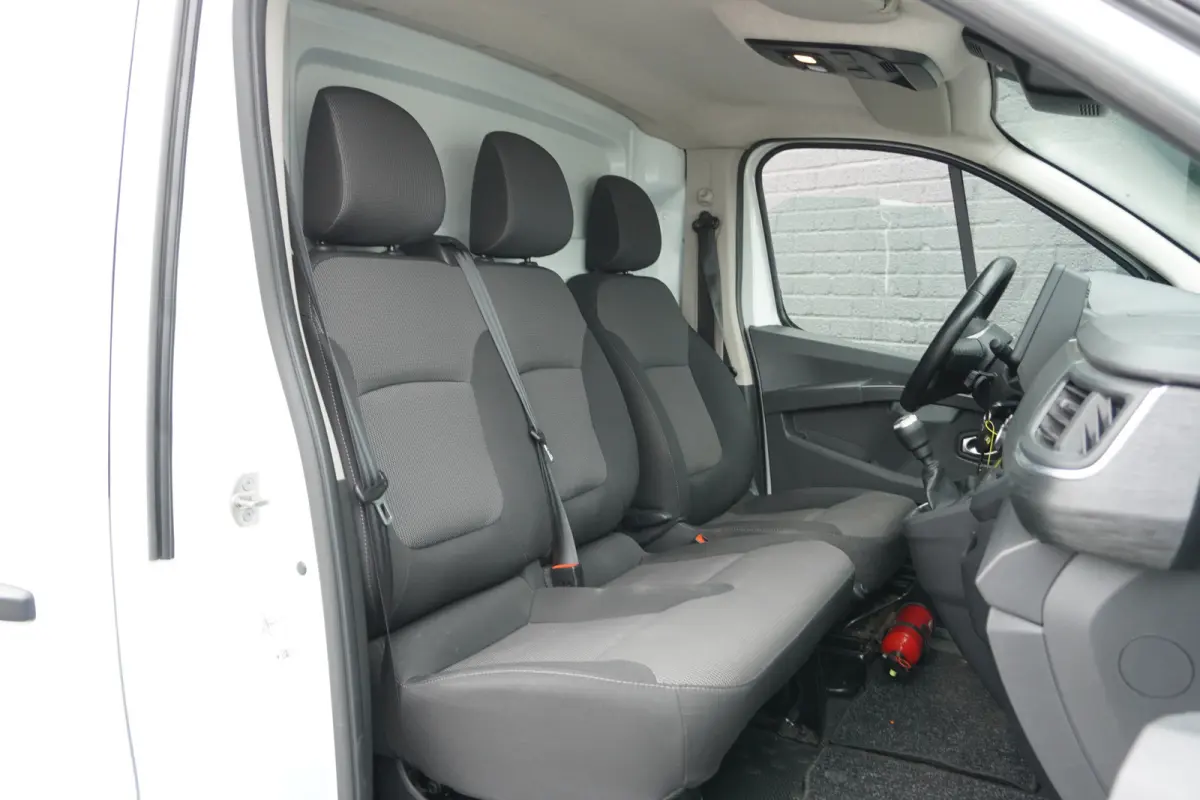 2.0 dCi 130PK EURO 6 - Airco - Navi - Cruise - €15.950,- Excl.
