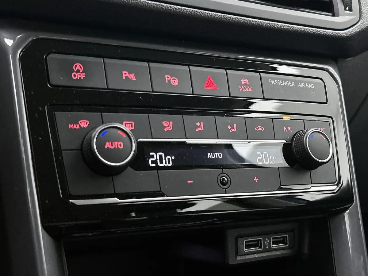 1.0 TSI Style | Automaat  |Navigatie | Camera | Parkeersensoren | All-season banden |