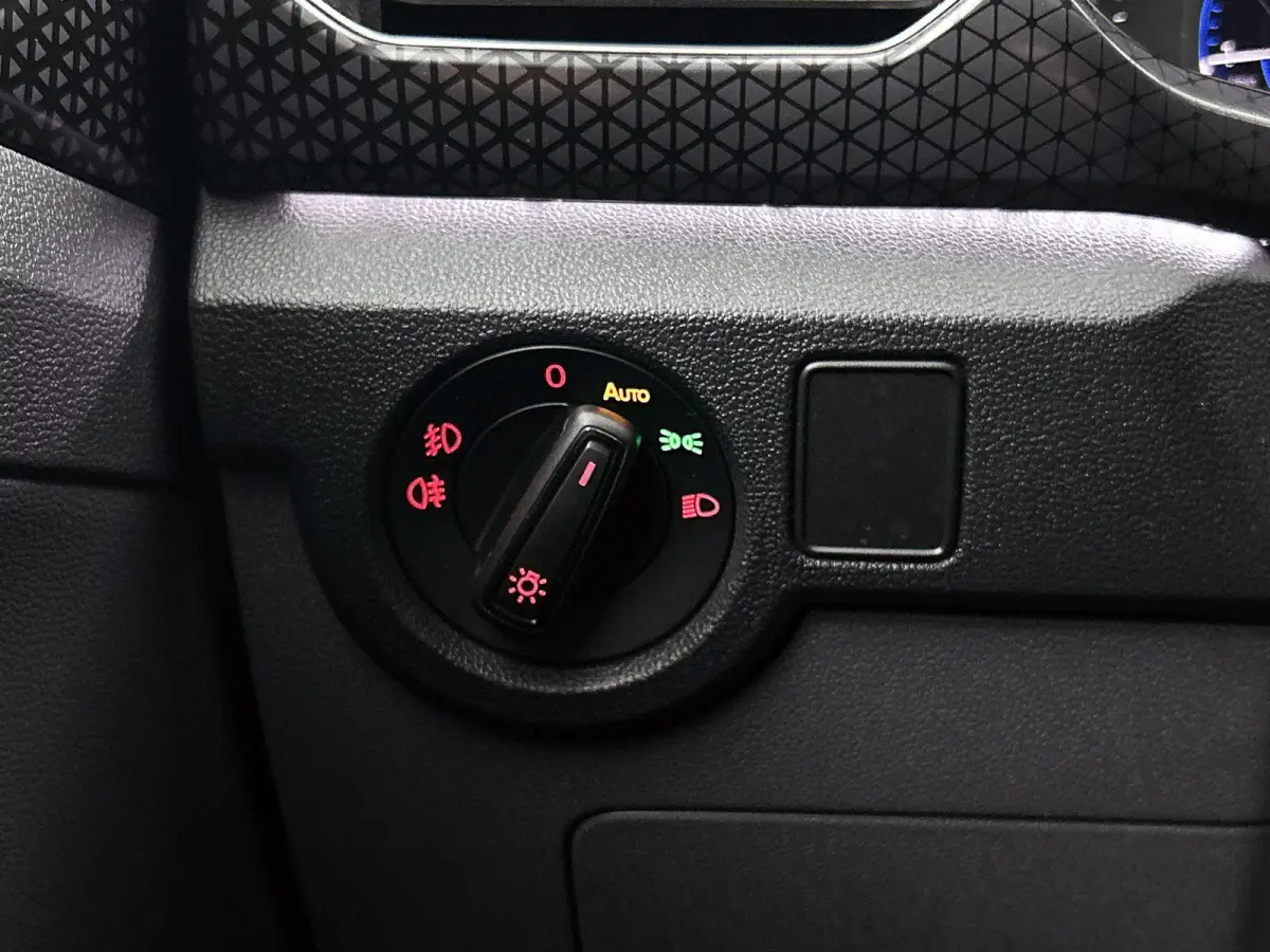1.0 TSI Style | Automaat  |Navigatie | Camera | Parkeersensoren | All-season banden |