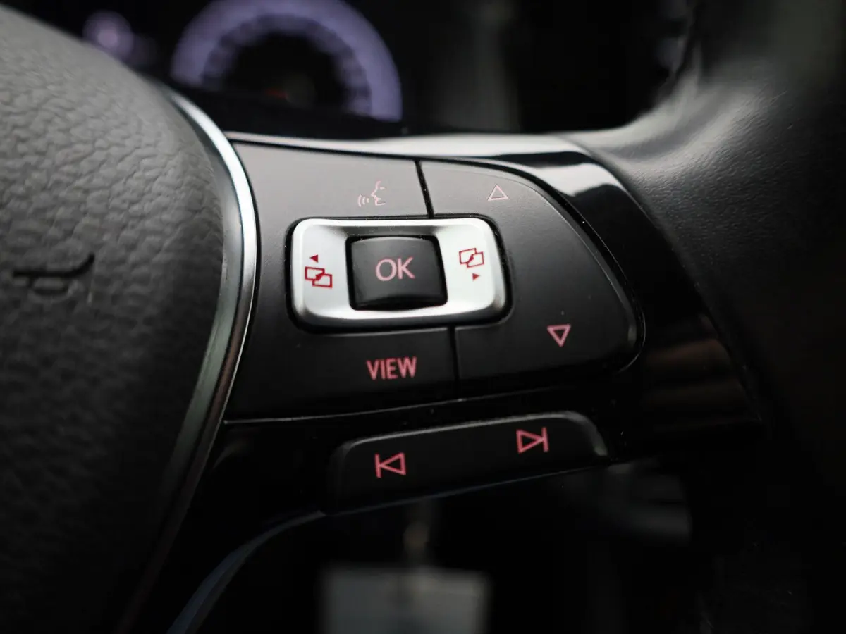 1.0 TSI R-Line Edition | 95 PK | Carplay / Android Auto | Airco | Parkeersensoren | Parkeercamera |