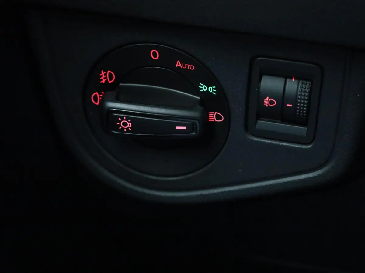 1.0 TSI R-Line Edition | 95 PK | Carplay / Android Auto | Airco | Parkeersensoren | Parkeercamera |