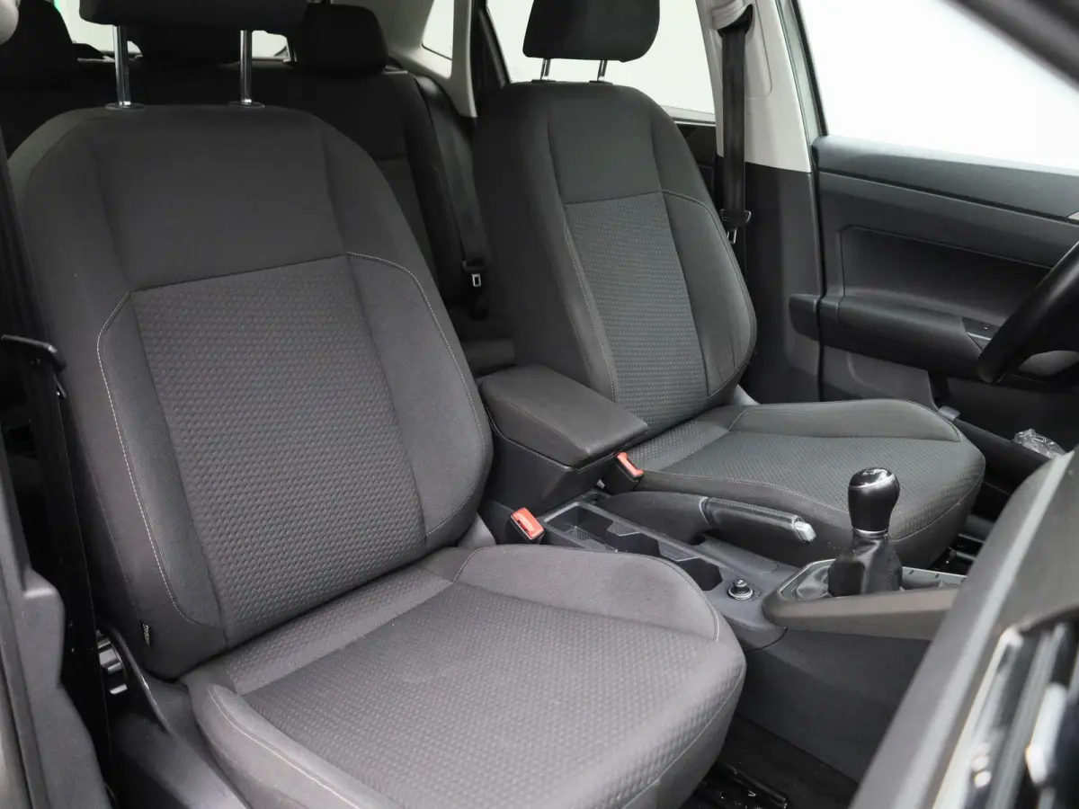 1.0 TSI R-Line Edition | 95 PK | Carplay / Android Auto | Airco | Parkeersensoren | Parkeercamera |