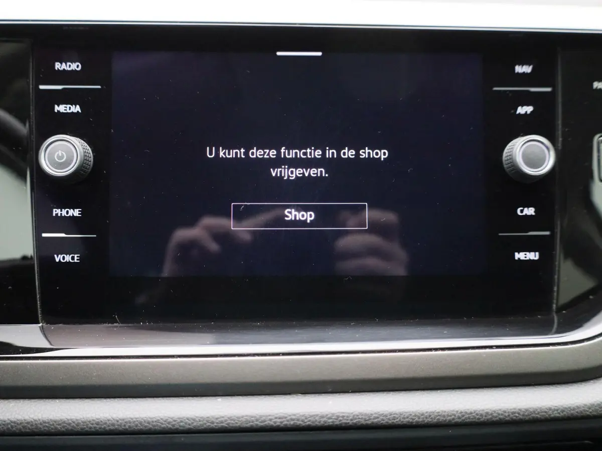 1.0 TSI R-Line Edition | 95 PK | Carplay / Android Auto | Airco | Parkeersensoren | Parkeercamera |