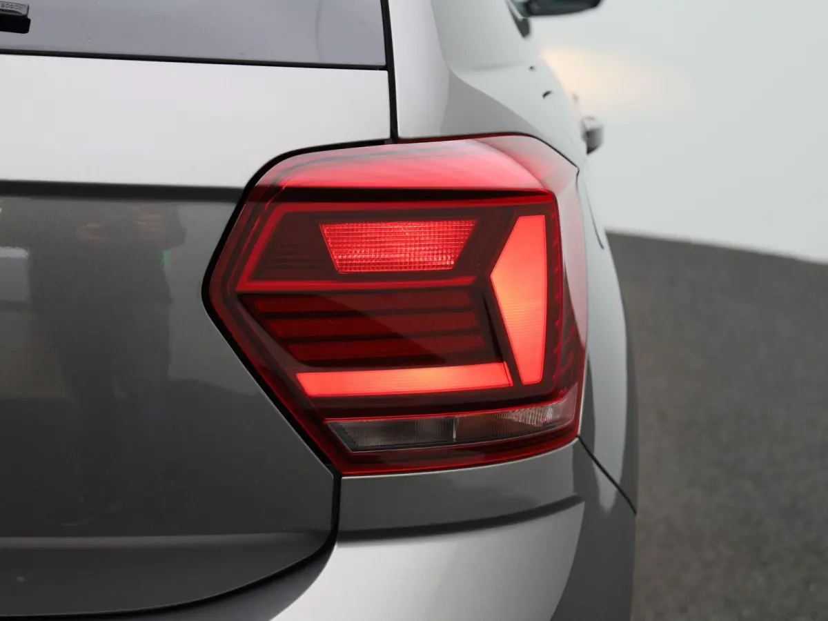 1.0 TSI R-Line Edition | 95 PK | Carplay / Android Auto | Airco | Parkeersensoren | Parkeercamera |