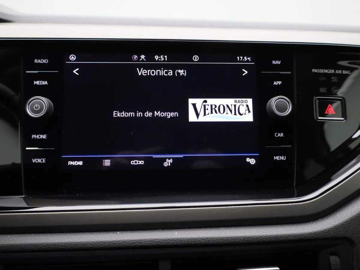 1.0 TSI R-Line Edition | 95 PK | Carplay / Android Auto | Airco | Parkeersensoren | Parkeercamera |