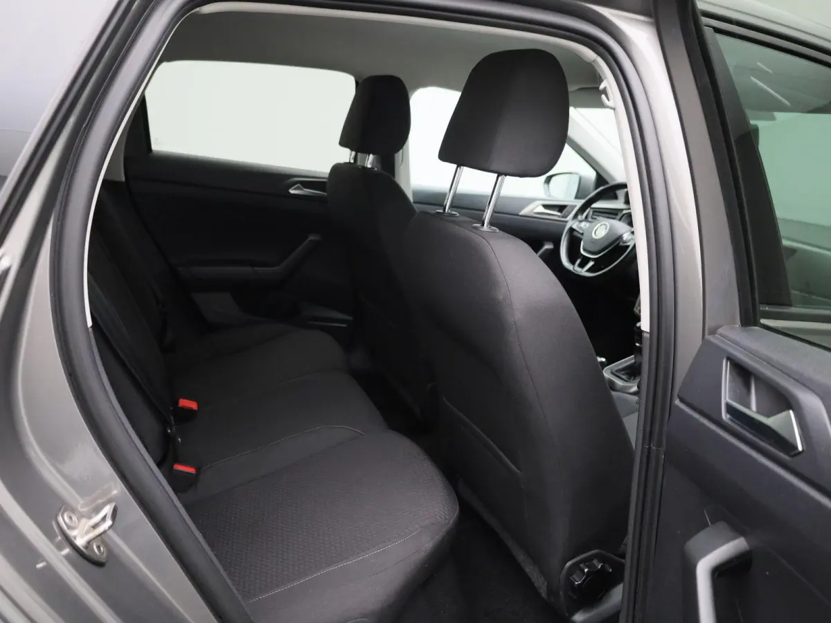 1.0 TSI R-Line Edition | 95 PK | Carplay / Android Auto | Airco | Parkeersensoren | Parkeercamera |