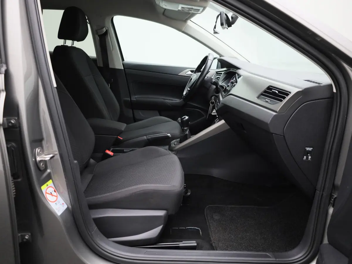 1.0 TSI R-Line Edition | 95 PK | Carplay / Android Auto | Airco | Parkeersensoren | Parkeercamera |