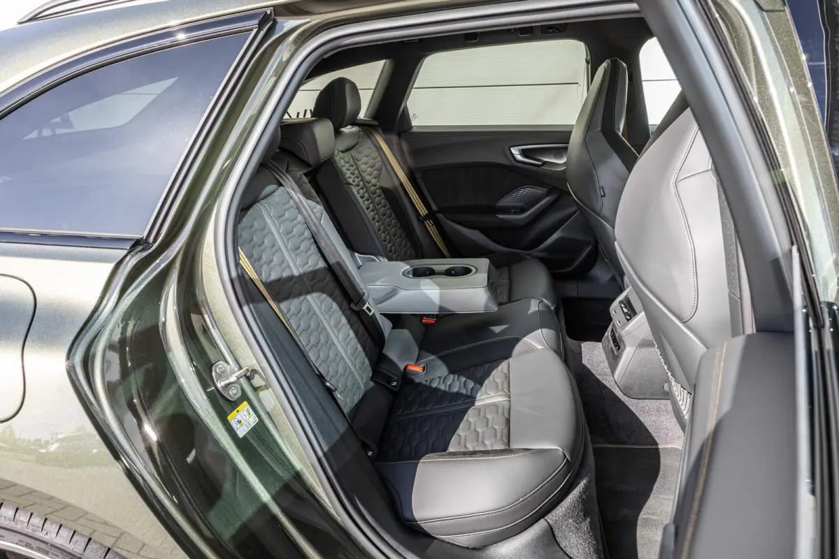 RS 5 Avant 2.9 e-hybrid 639pk quattro | Panoramadak | Audi Sportpakket | HUD | Carbon decorinleg | B&O incl. hoofdsteun