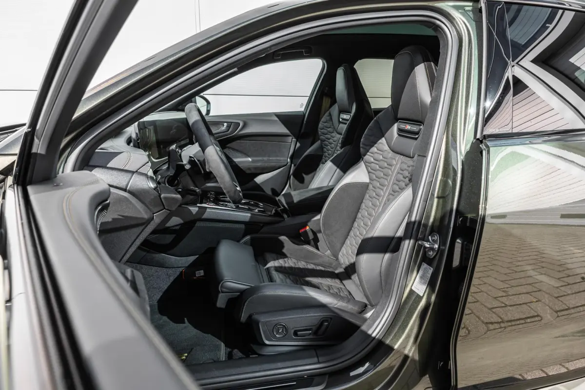 RS 5 Avant 2.9 e-hybrid 639pk quattro | Panoramadak | Audi Sportpakket | HUD | Carbon decorinleg | B&O incl. hoofdsteun