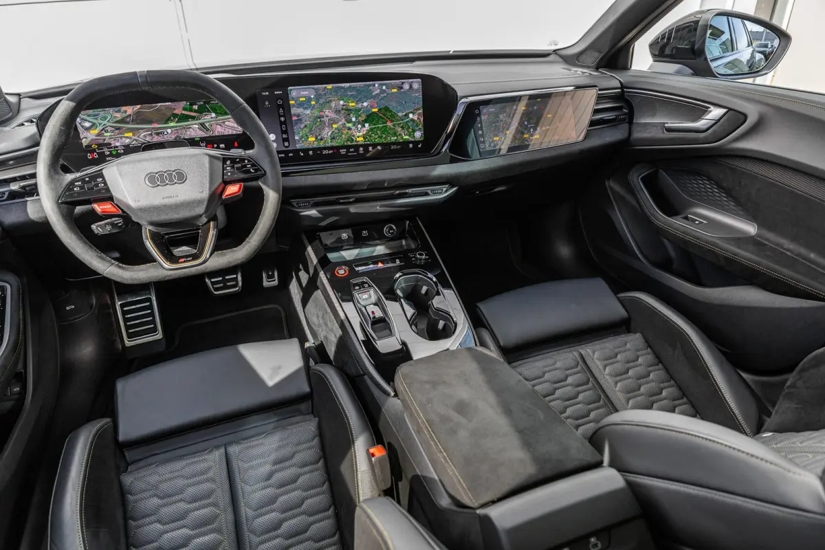 RS 5 Avant 2.9 e-hybrid 639pk quattro | Panoramadak | Audi Sportpakket | HUD | Carbon decorinleg | B&O incl. hoofdsteun