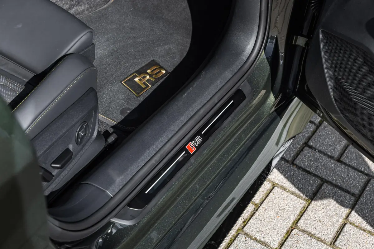 RS 5 Avant 2.9 e-hybrid 639pk quattro | Panoramadak | Audi Sportpakket | HUD | Carbon decorinleg | B&O incl. hoofdsteun