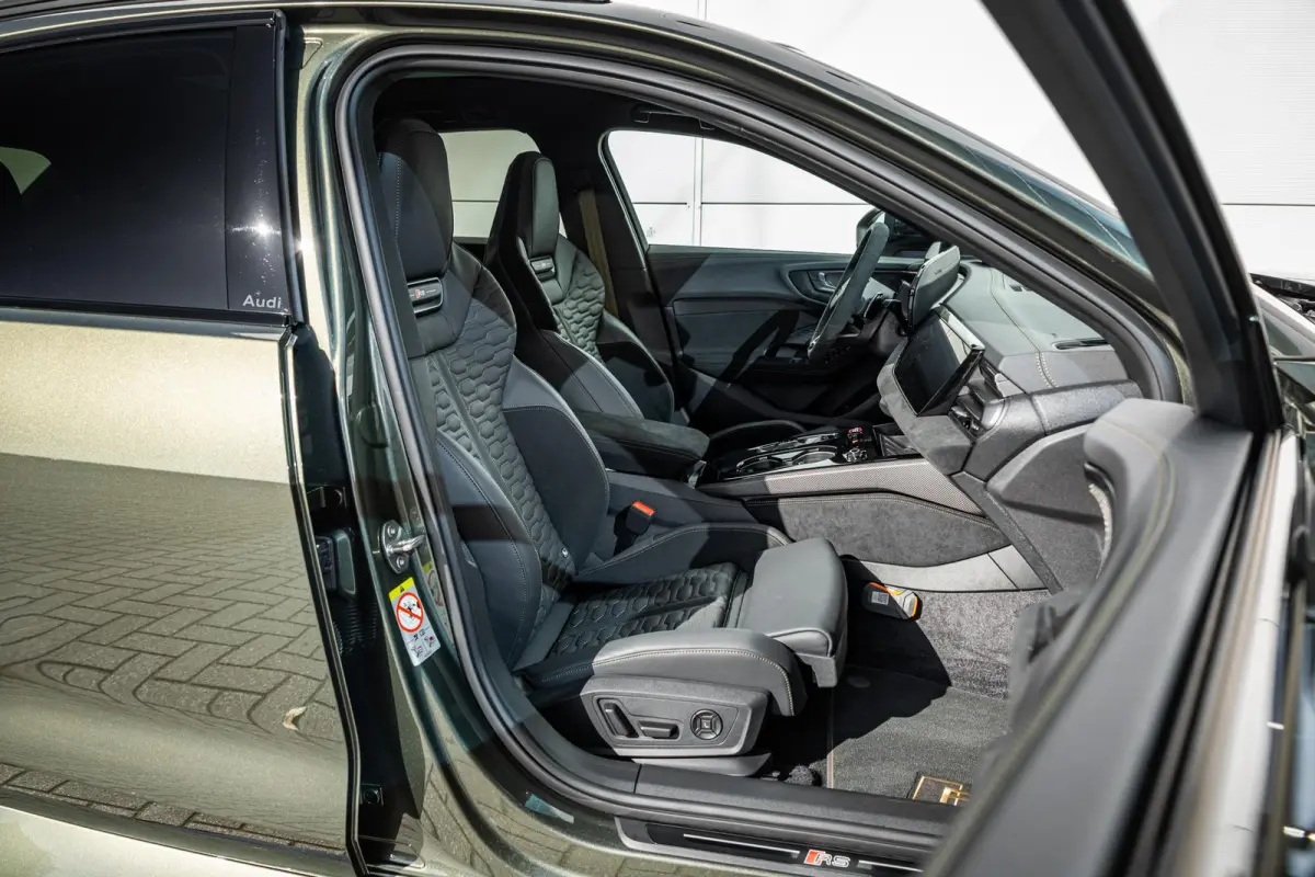 RS 5 Avant 2.9 e-hybrid 639pk quattro | Panoramadak | Audi Sportpakket | HUD | Carbon decorinleg | B&O incl. hoofdsteun