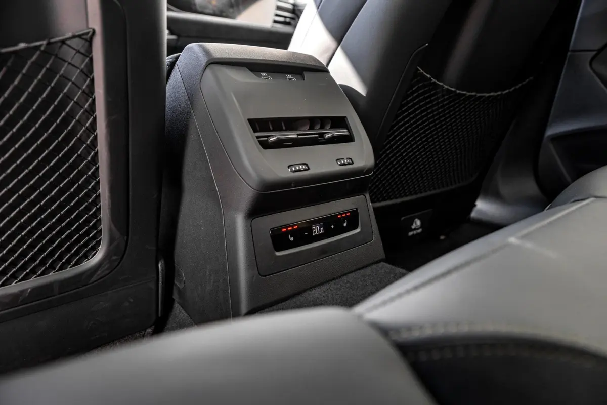 RS 5 Avant 2.9 e-hybrid 639pk quattro | Panoramadak | Audi Sportpakket | HUD | Carbon decorinleg | B&O incl. hoofdsteun