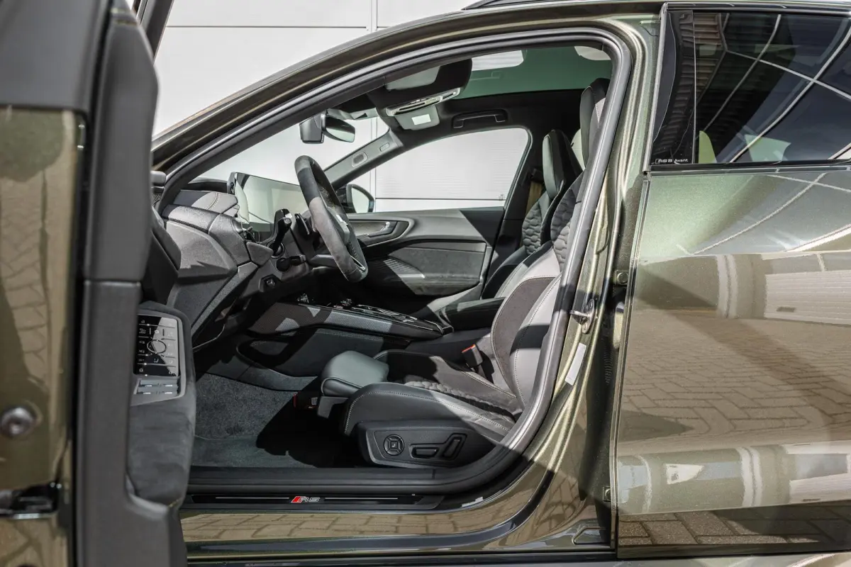 RS 5 Avant 2.9 e-hybrid 639pk quattro | Panoramadak | Audi Sportpakket | HUD | Carbon decorinleg | B&O incl. hoofdsteun