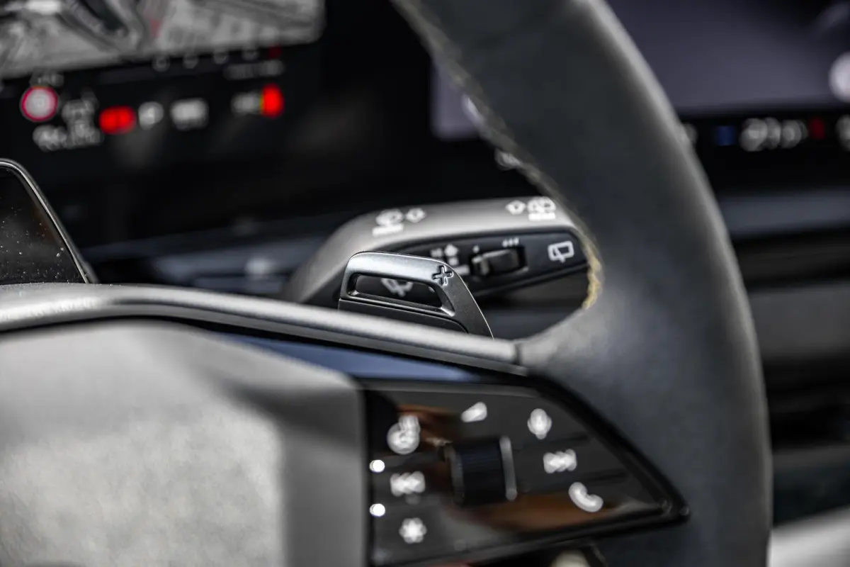 RS 5 Avant 2.9 e-hybrid 639pk quattro | Panoramadak | Audi Sportpakket | HUD | Carbon decorinleg | B&O incl. hoofdsteun
