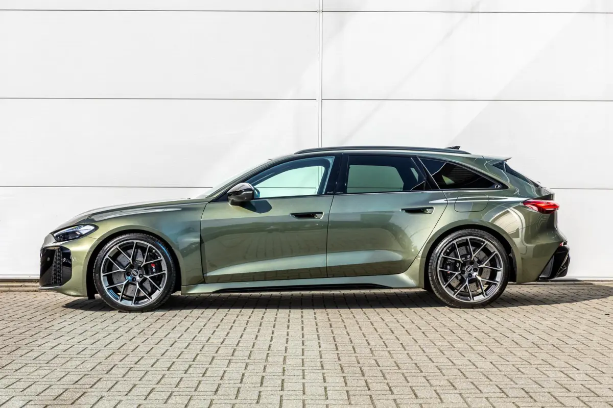 RS 5 Avant 2.9 e-hybrid 639pk quattro | Panoramadak | Audi Sportpakket | HUD | Carbon decorinleg | B&O incl. hoofdsteun