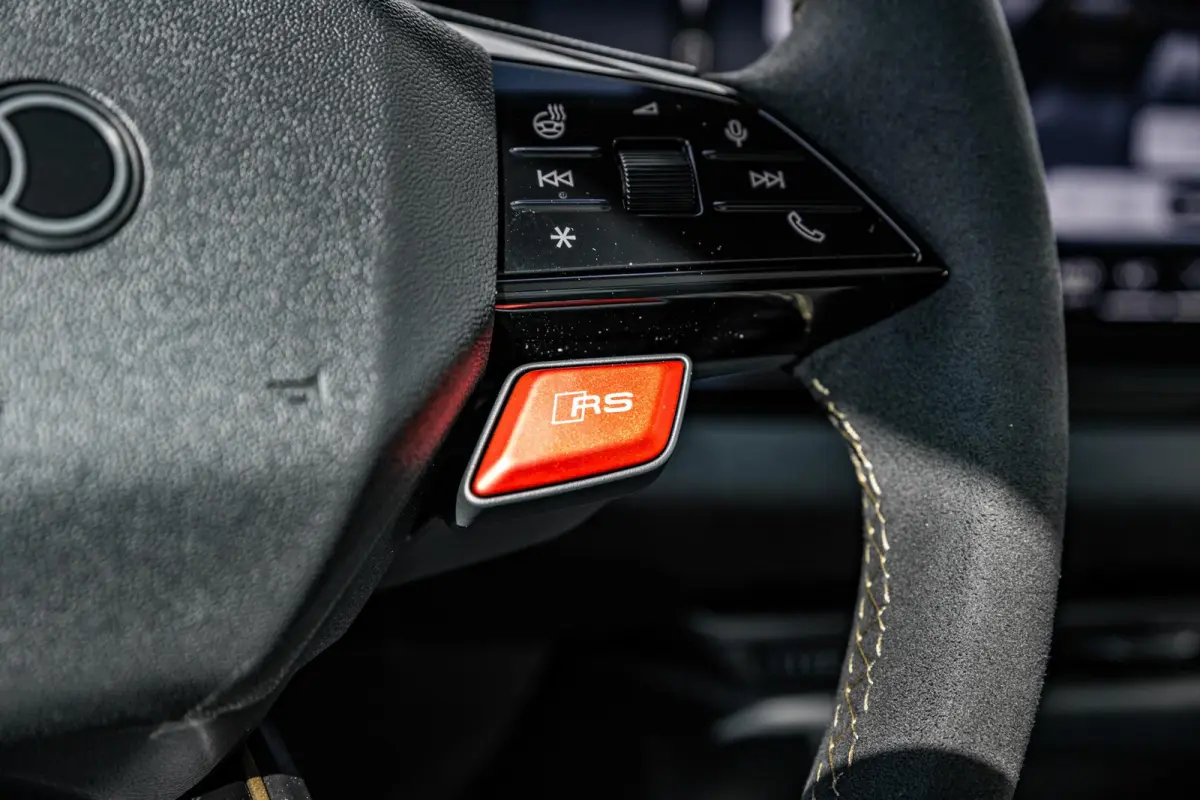 RS 5 Avant 2.9 e-hybrid 639pk quattro | Panoramadak | Audi Sportpakket | HUD | Carbon decorinleg | B&O incl. hoofdsteun