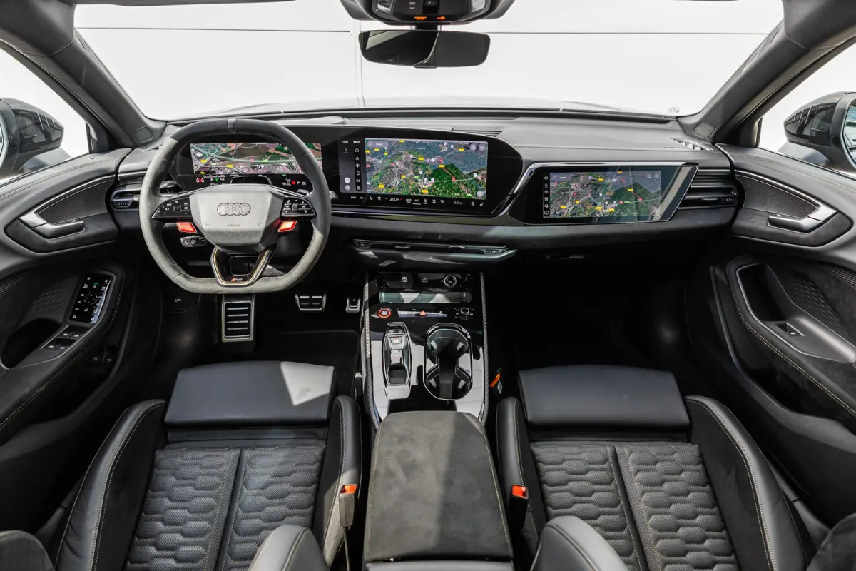 RS 5 Avant 2.9 e-hybrid 639pk quattro | Panoramadak | Audi Sportpakket | HUD | Carbon decorinleg | B&O incl. hoofdsteun