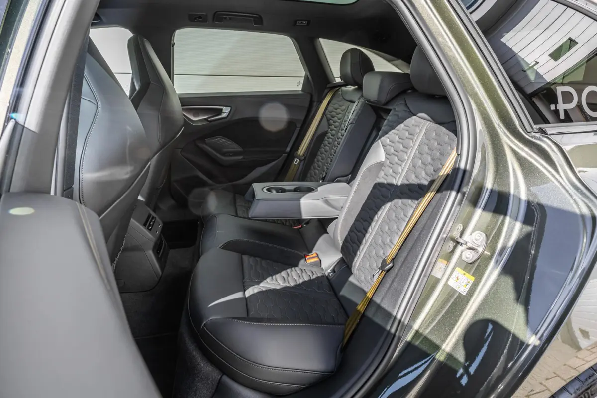 RS 5 Avant 2.9 e-hybrid 639pk quattro | Panoramadak | Audi Sportpakket | HUD | Carbon decorinleg | B&O incl. hoofdsteun