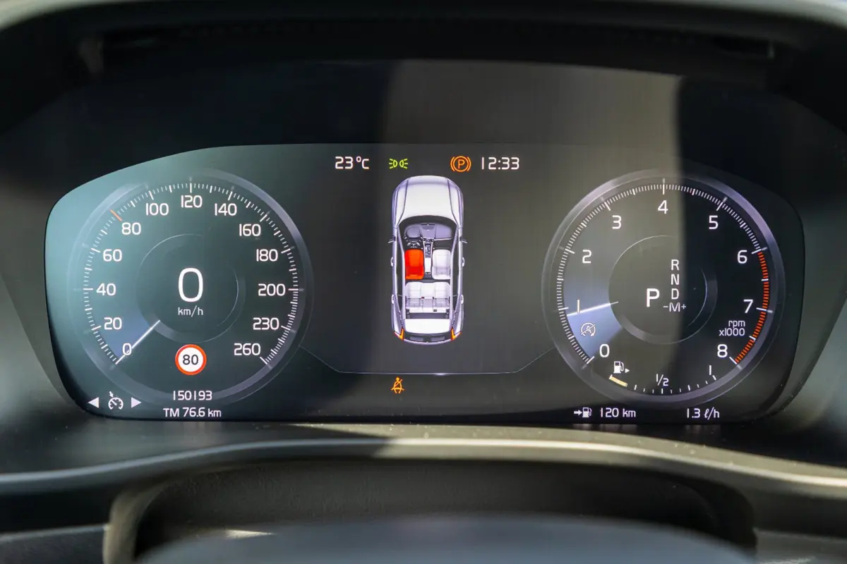 2.0 T4 Momentum Pro I Camera I apple android I zeer netjes I trekhaak I