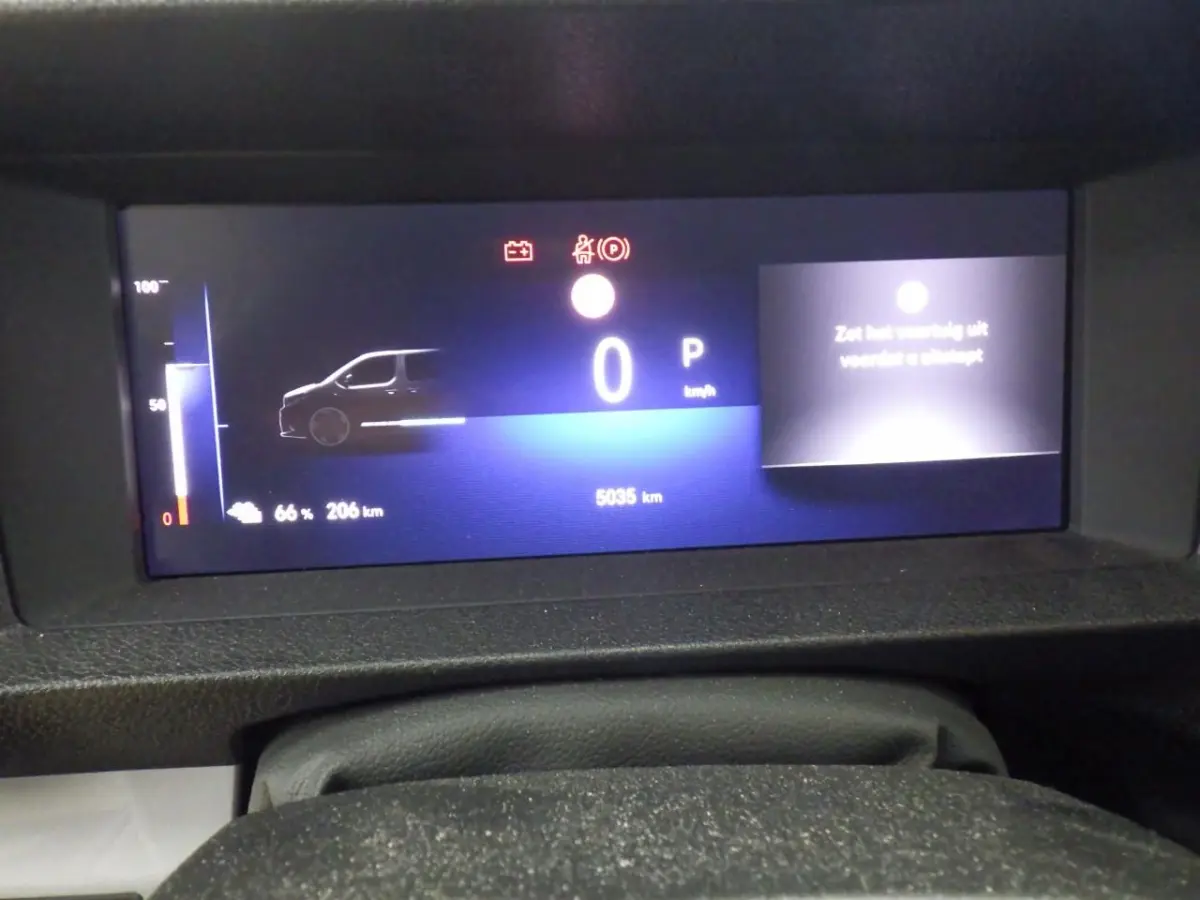 Electric L2 75 kWh | tot 8 jaar Garantie | Navi by app | Comfortwand | | 11 kW lader | 2 zitplaatsen rechtsvoor | Airco
