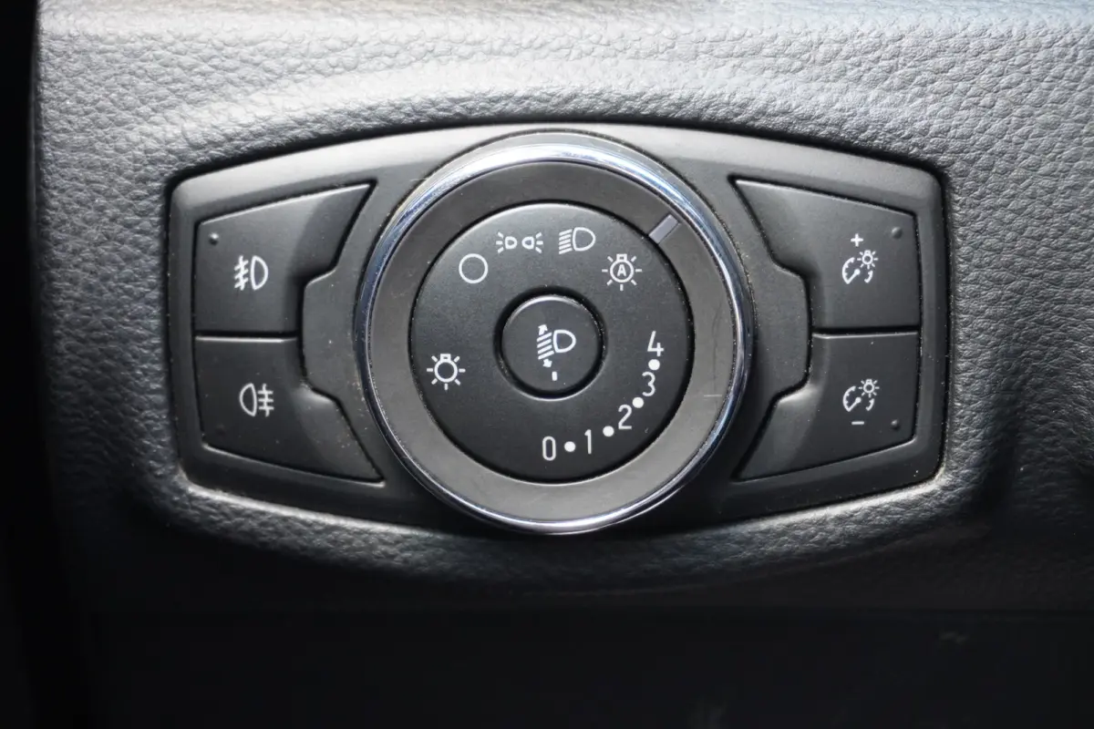 2.0 EcoBlue 213PK 4x4 Automaat EURO 6 - Airco - Navi - Cruise - € 22.900,- Excl