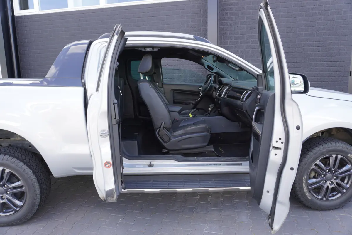 2.0 EcoBlue 213PK 4x4 Automaat EURO 6 - Airco - Navi - Cruise - € 22.900,- Excl
