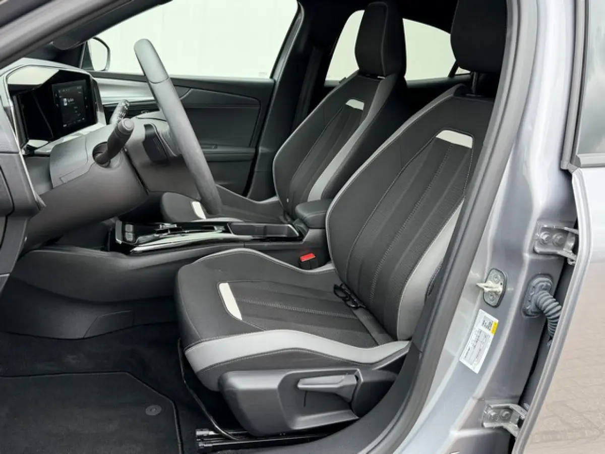 1.2 Turbo GS Line Automaat met Black Pack, Camera, CarPlay, Climate Controle