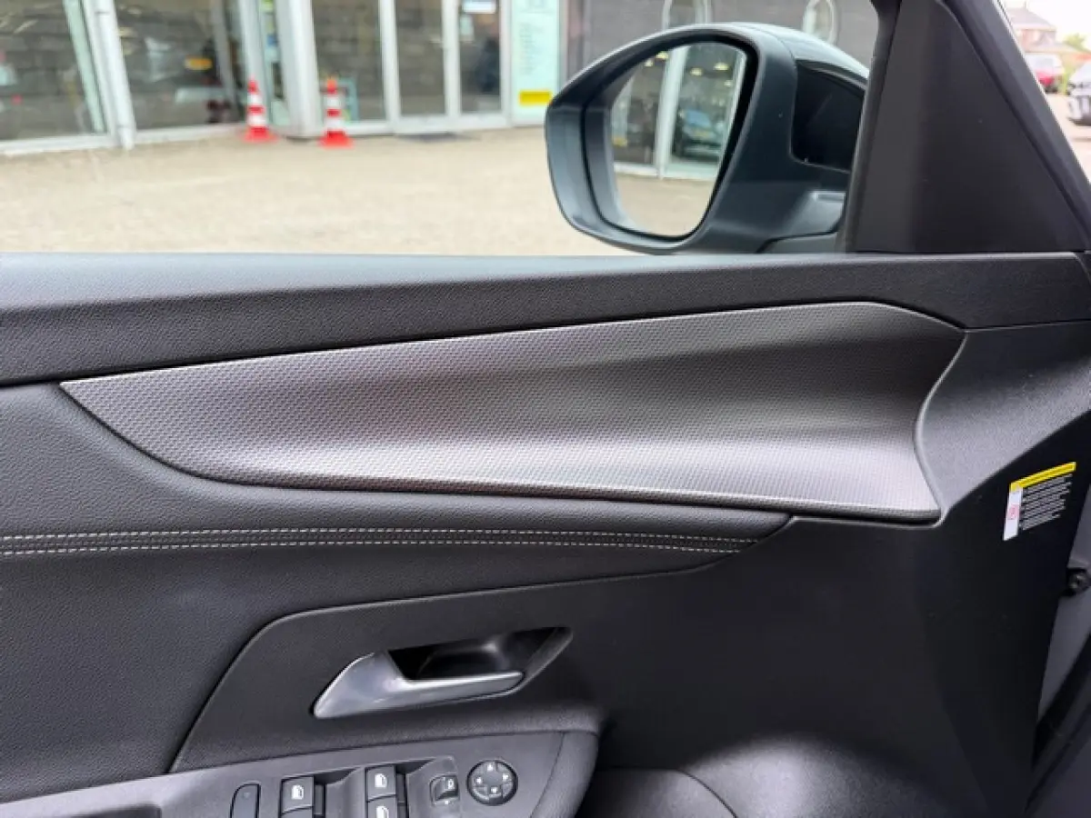 1.2 Turbo GS Line Automaat met Black Pack, Camera, CarPlay, Climate Controle