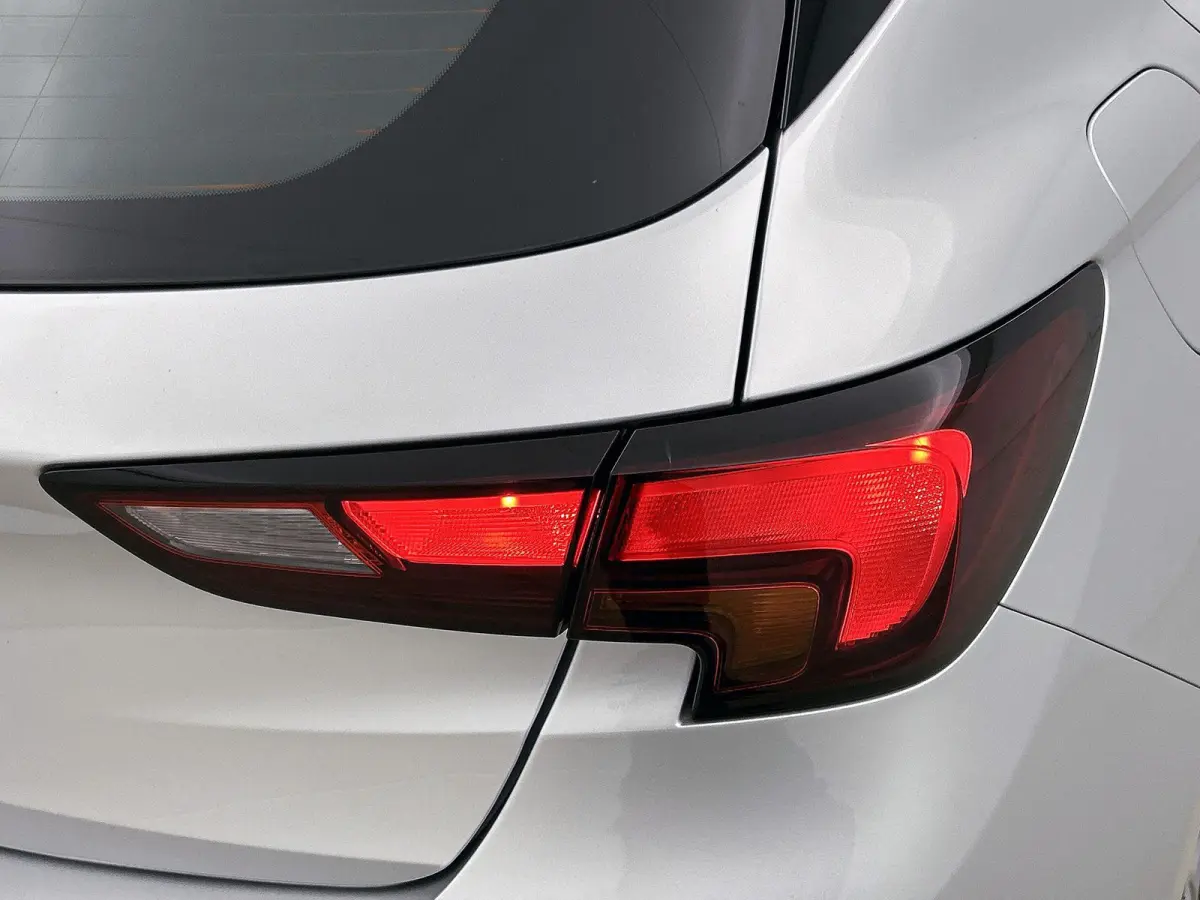 1.2 Business Edition | Cruise control | Achteruitrijcamera | Apple carplay / Android auto