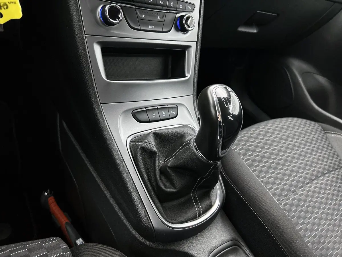 1.2 Business Edition | Cruise control | Achteruitrijcamera | Apple carplay / Android auto