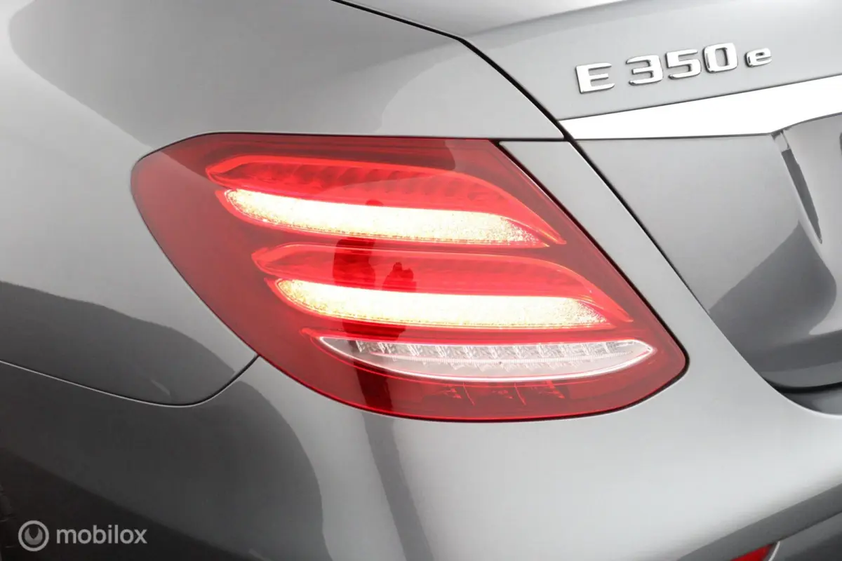 E350 e 286Pk Plug-in hydride | Gereviseerde accu | Luchtvering | Ambient Light | PDC V&A | Led verlichting | Bruin-leder | Essenhout | DEALER-STAAT