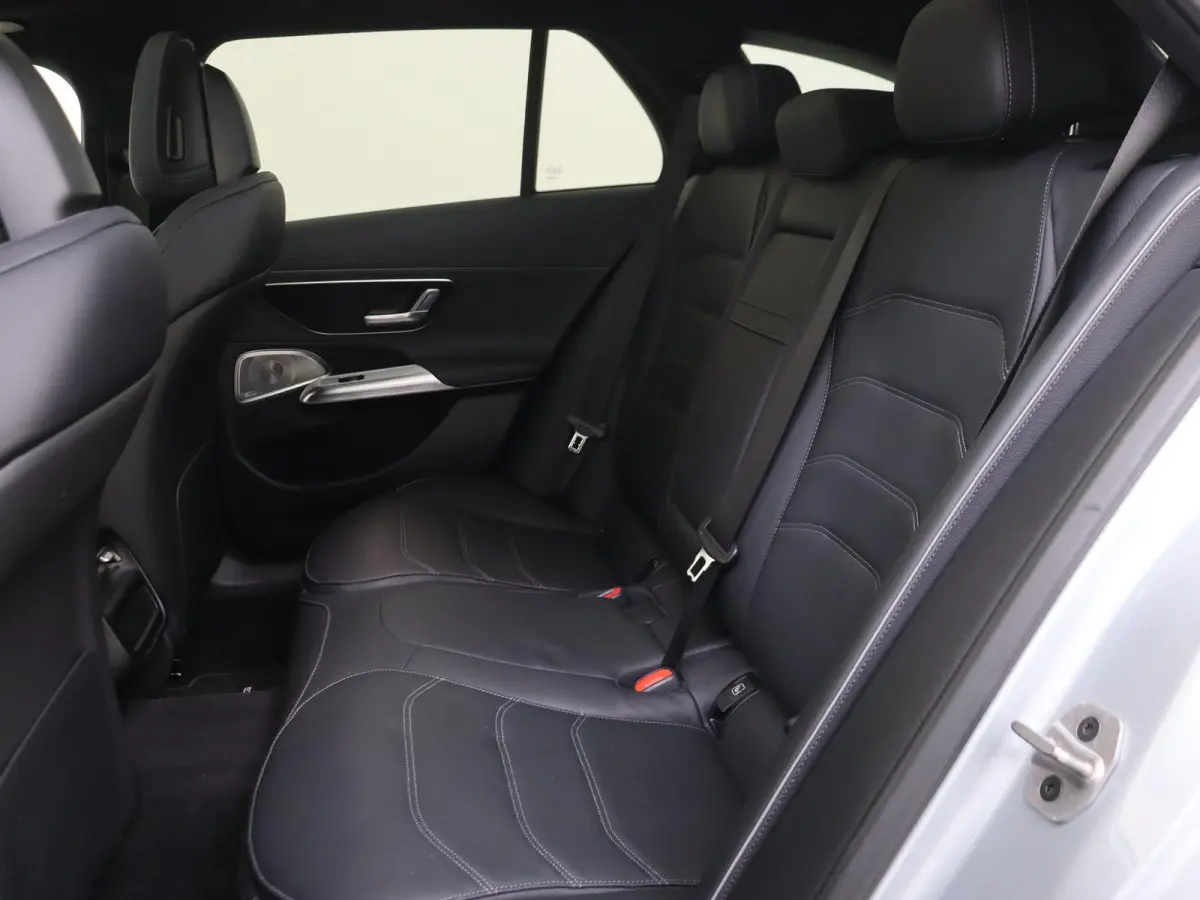 300 e Sport Edition / Panorama-dak / Memory-Stoelen / Stoel-Ventilatie / Superscreen /