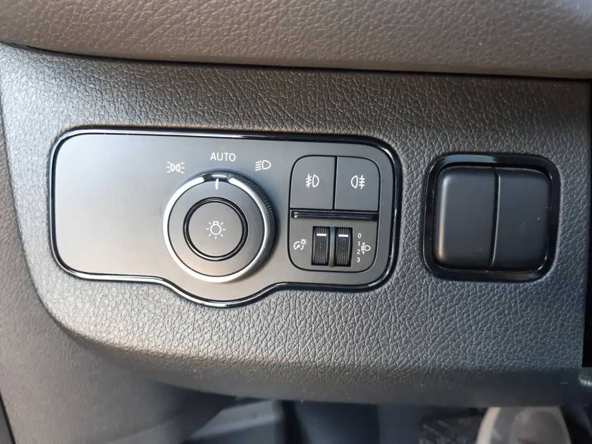 Pick-up 150Pk CDI Dubbel Cabine 6-pers. Automaat Trekhaak Cruisecontrol Airco