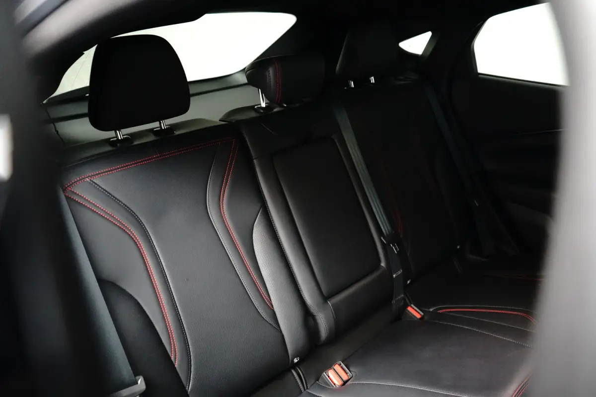 Extended Range AWD 98KWh 351pk | Afn. Trekhaak | Panoramadak | B&O Audio | Matrix Led | Full Options