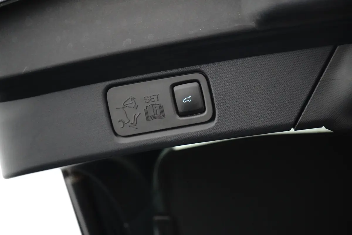 Extended Range AWD 98KWh 351pk | Afn. Trekhaak | Panoramadak | B&O Audio | Matrix Led | Full Options