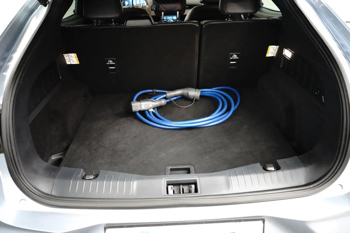 Extended Range AWD 98KWh 351pk | Afn. Trekhaak | Panoramadak | B&O Audio | Matrix Led | Full Options