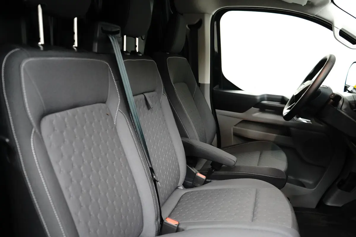 340 L2H1 Limited 71 kWh | NIEUWE BUS! | DIRECT RIJDEN! | STOELVERWARMING | CRUISE | CAMERA | PAK SENS V+A | APPLE CARPLAY/ANDROID AUTO | LED