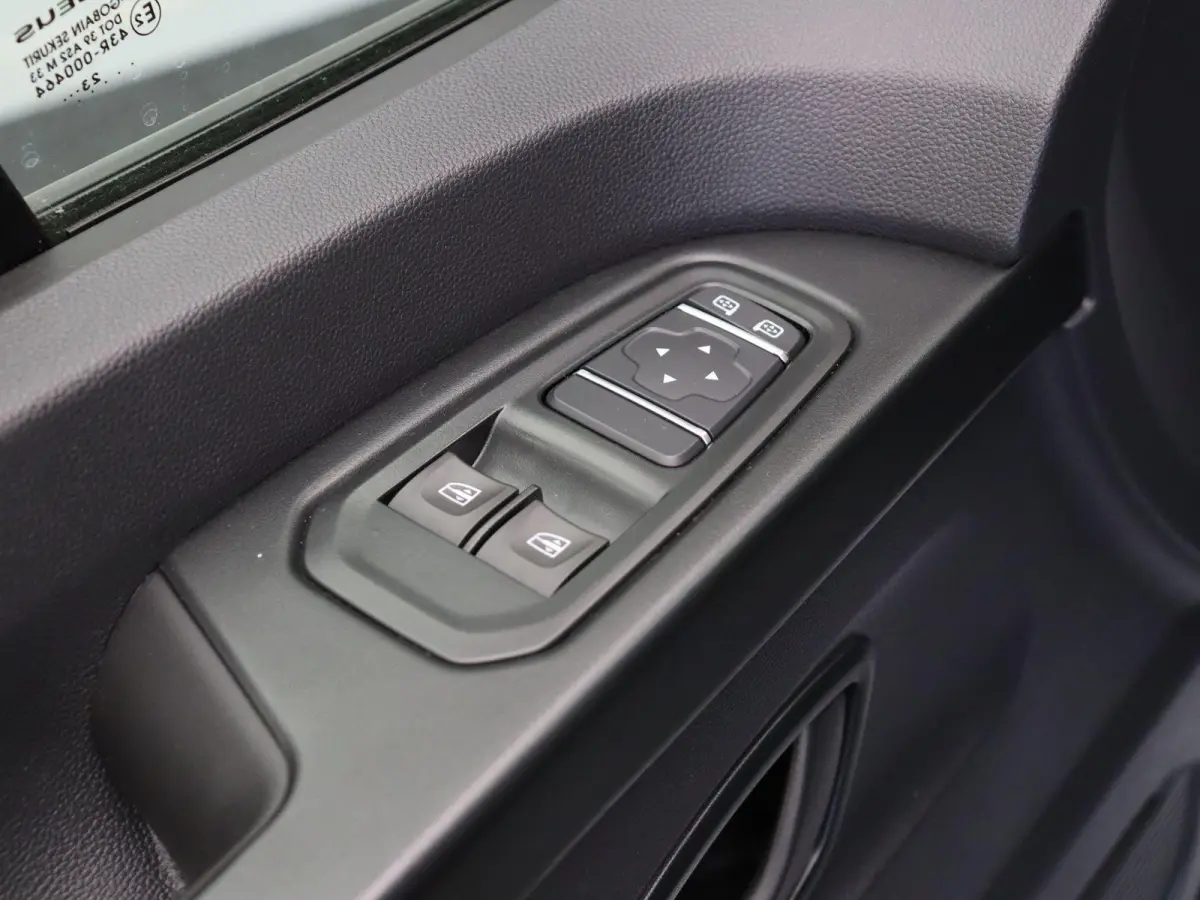 2.0 dCi 110pk T30 L2H1 Comfort | Parkeersensoren | Laadruimtebetimmering | Vierseizoensbanden | Navigatie |