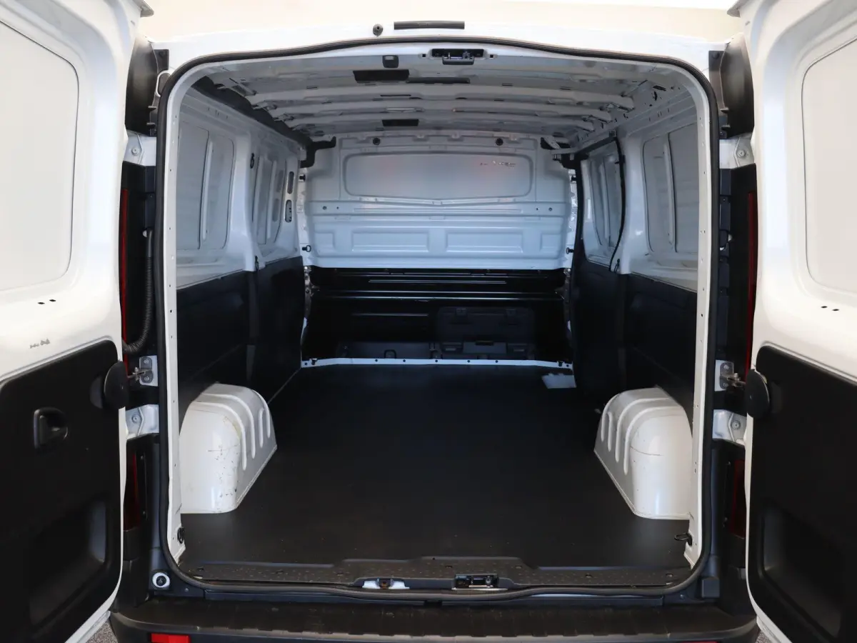 2.0 dCi 110pk T30 L2H1 Comfort | Parkeersensoren | Laadruimtebetimmering | Vierseizoensbanden | Navigatie |