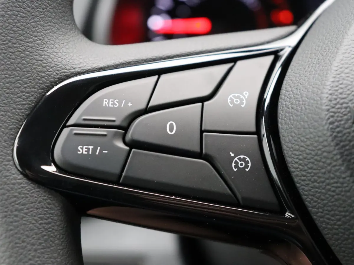 2.0 dCi 110pk T30 L2H1 Comfort | Parkeersensoren | Laadruimtebetimmering | Vierseizoensbanden | Navigatie |