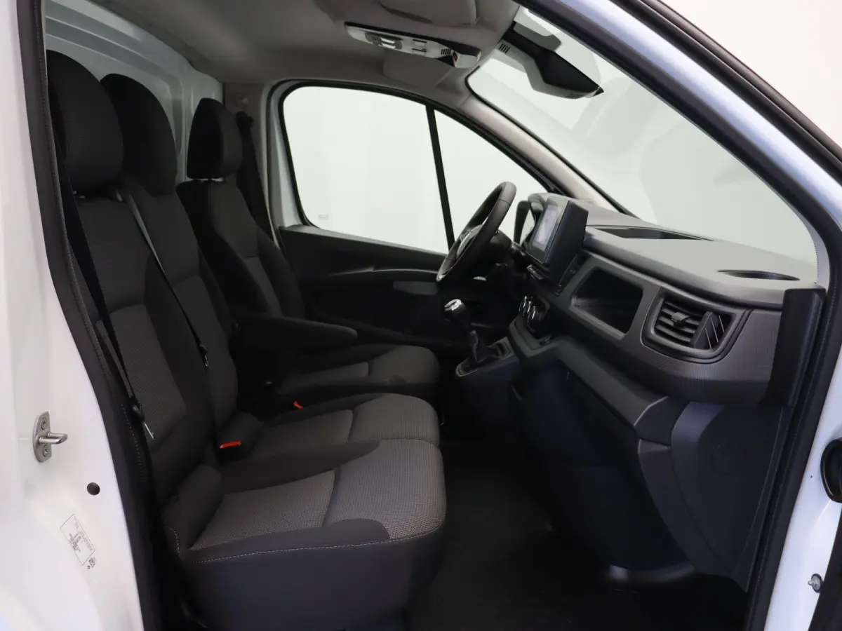 2.0 dCi 110pk T30 L2H1 Comfort | Parkeersensoren | Laadruimtebetimmering | Vierseizoensbanden | Navigatie |