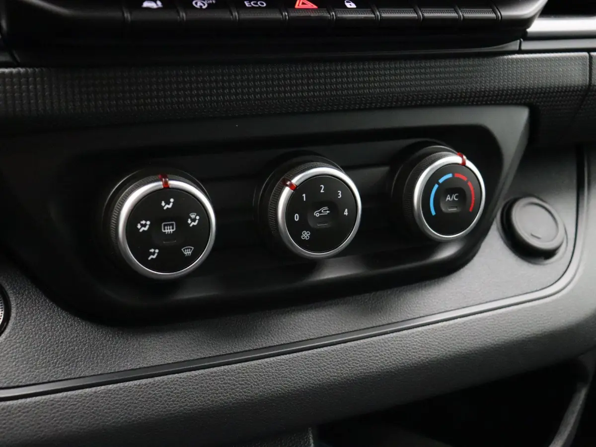 2.0 dCi 110pk T30 L2H1 Comfort | Parkeersensoren | Laadruimtebetimmering | Vierseizoensbanden | Navigatie |