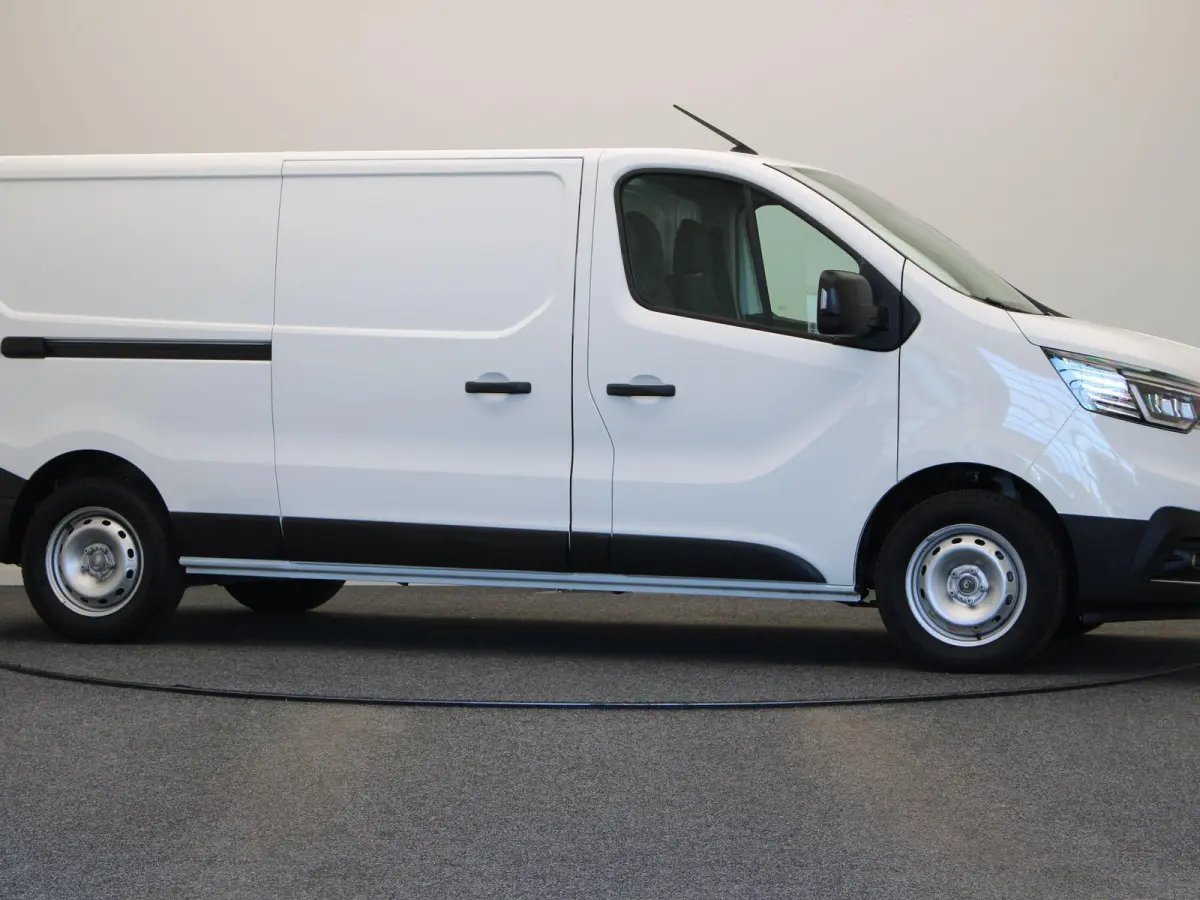 2.0 dCi 110pk T30 L2H1 Comfort | Parkeersensoren | Laadruimtebetimmering | Vierseizoensbanden | Navigatie |