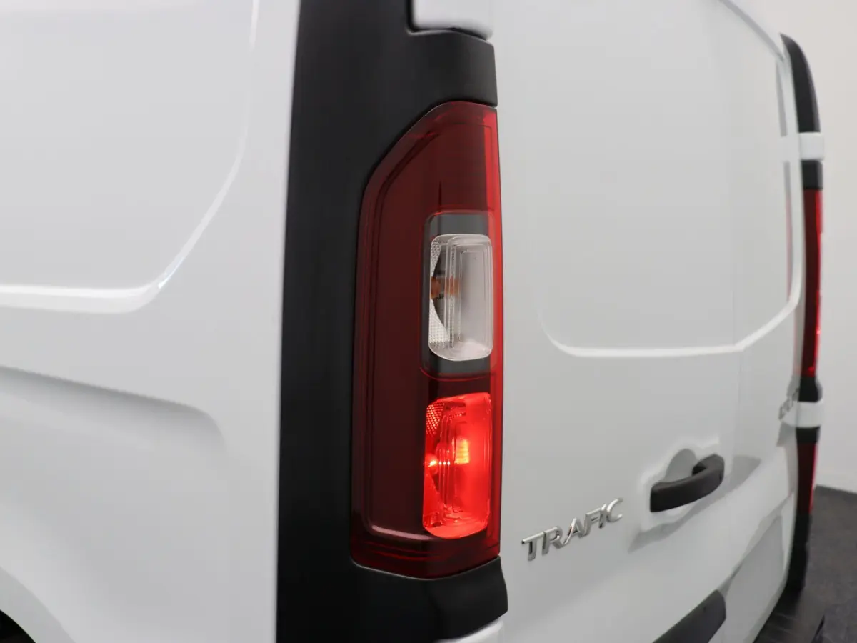2.0 dCi 110pk T30 L2H1 Comfort | Parkeersensoren | Laadruimtebetimmering | Vierseizoensbanden | Navigatie |