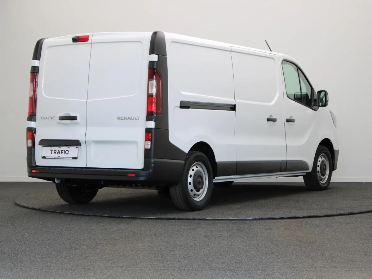 2.0 dCi 110pk T30 L2H1 Comfort | Parkeersensoren | Laadruimtebetimmering | Vierseizoensbanden | Navigatie |