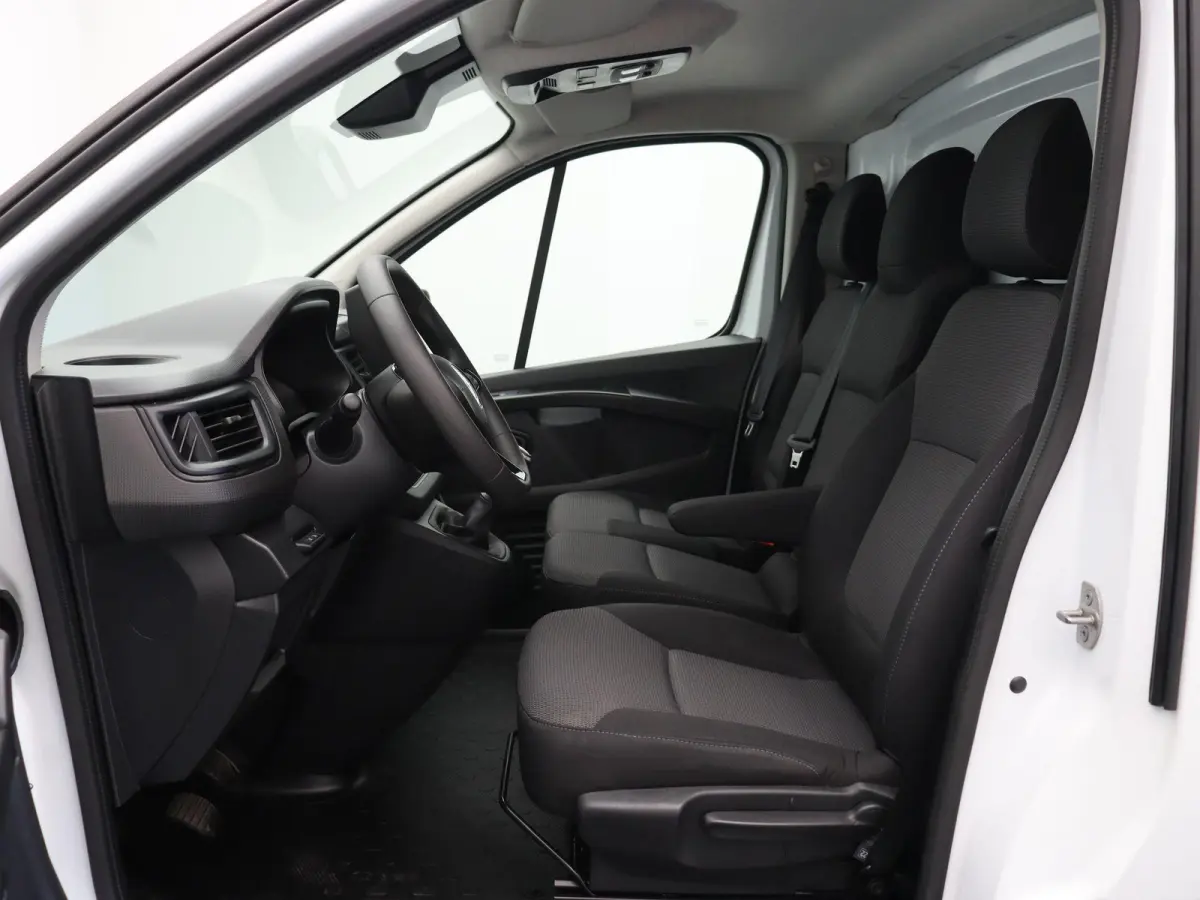 2.0 dCi 110pk T30 L2H1 Comfort | Parkeersensoren | Laadruimtebetimmering | Vierseizoensbanden | Navigatie |