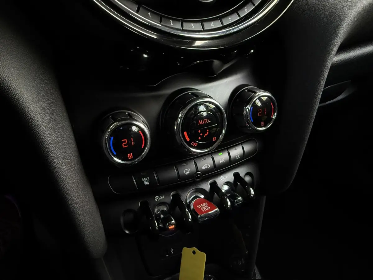 1.5 One Pepper | CarPlay | 1ste eigenaar | Dealer onderhouden | Parkeersensoren | Climate control |